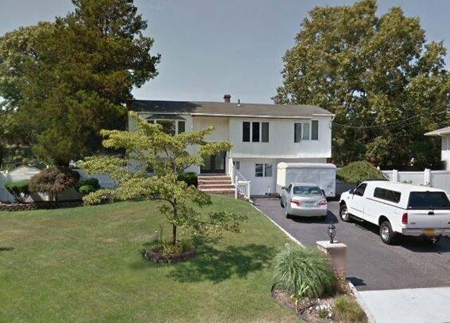 Property at 317 Pennsylvania Ave, Bay Shore, NY 11706, 4 beds, 2 baths