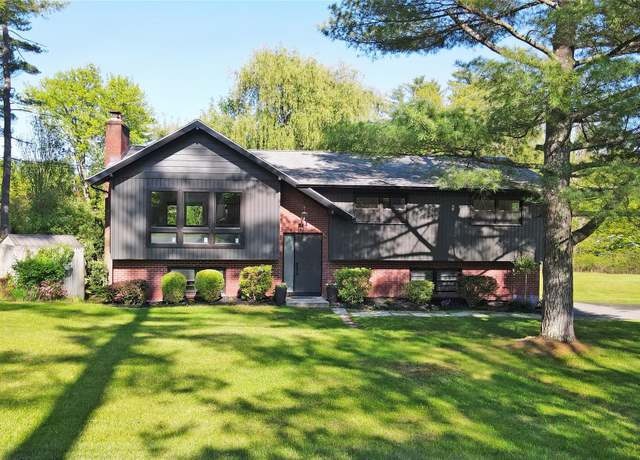 Property at 36 Oriole Dr, Woodstock, NY 12498, 4 beds, 2.5 baths