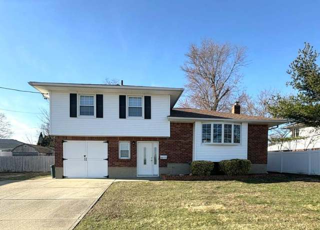 Property at 50 Southern Pkwy, Plainview, NY 11803, 4 beds, 2.5 baths