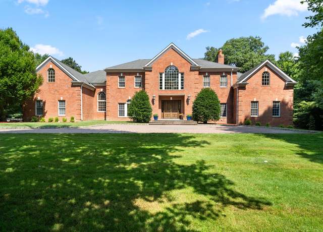 Property at 1 Tatem Way, Old Westbury, NY 11568, 6 beds, 4.5 baths