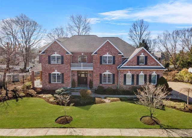 Property at 24 King Arthur Ct, New City, NY 10956, 6 beds, 4 baths
