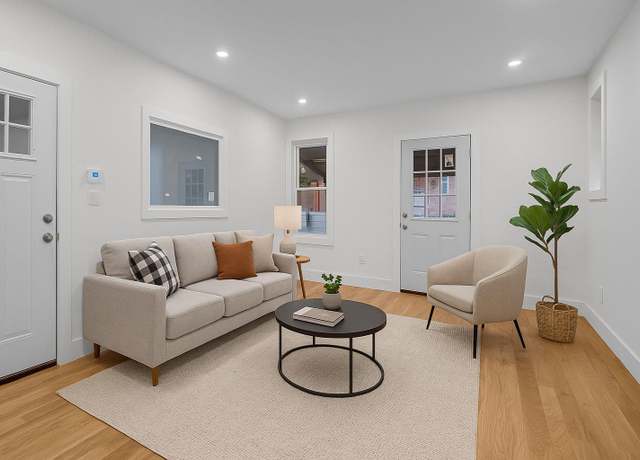 Property at 679 E 221st St, Bronx, NY 10467, 7 beds, 3 baths