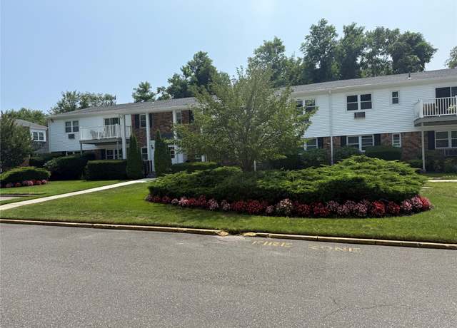 Property at 260 Waverly Ave #58, Patchogue, NY 11772, 2 beds, 1 bath