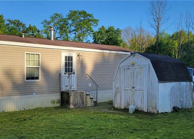 Property at 26 Jennifer Ct, Poughkeepsie, NY 12601, 2 beds, 1.5 baths