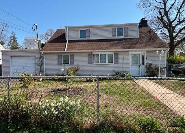 Property at 2 Copiague Pl, Copiague, NY 11726, 5 beds, 2.5 baths