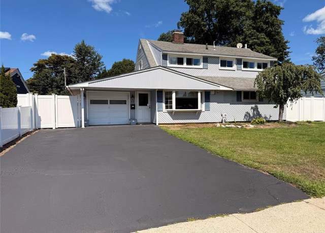 Property at 17 Stevedore Ln, Levittown, NY 11756, 5 beds, 2 baths