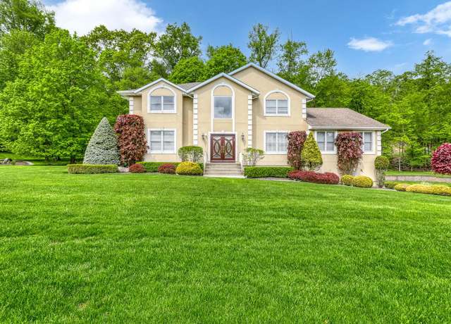 Property at 1 Litman Ln, Suffern, NY 10901, 5 beds, 3 baths
