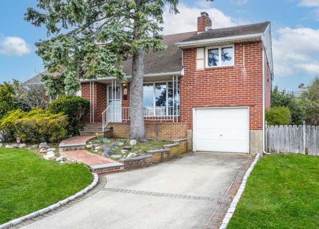 Property at 4 Lewis Ct, Massapequa, NY 11758, 4 beds, 2.5 baths