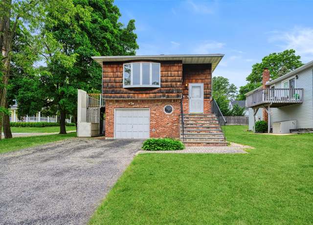 Property at 10 Murray St, Bayville, NY 11709, 4 beds, 2 baths