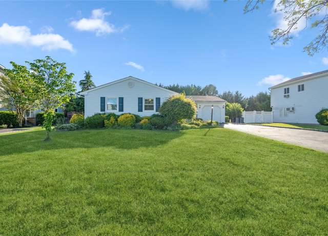 Property at 116 Nimbus Rd, Holbrook, NY 11741, 3 beds, 1 bath
