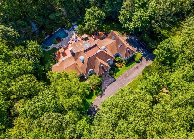 Property at 9 Swan Pl, Nissequogue, NY 11780, 7 beds, 6.5 baths