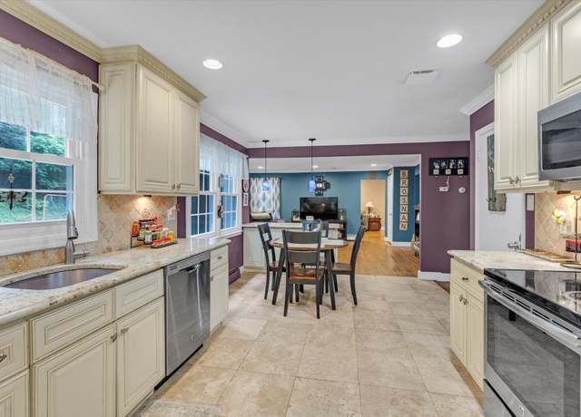 Property at 31A Nevinwood Pl, Huntington Station, NY 11746, 4 beds, 2.5 baths