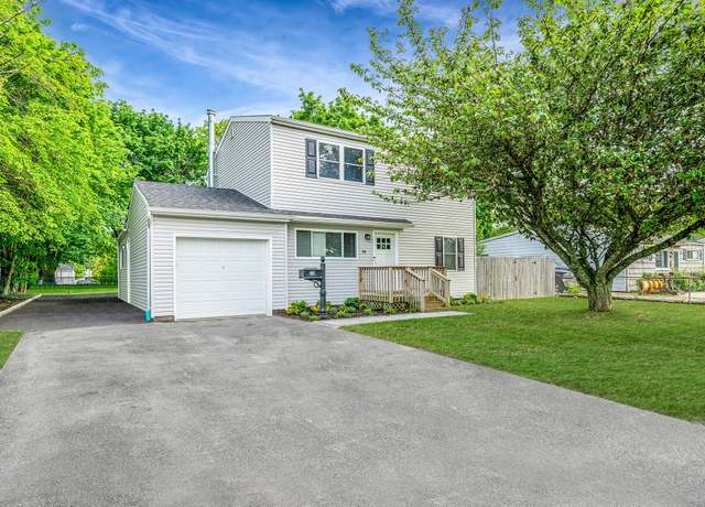 Property at 38 18th Ave, Bay Shore, NY 11706, 5 beds, 2 baths