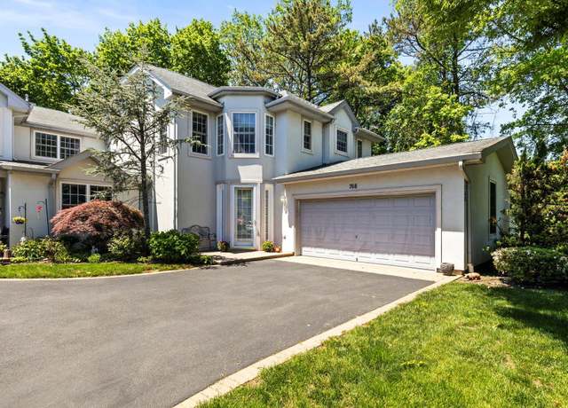 Property at 768 Bardini Dr, Melville, NY 11747, 3 beds, 2.5 baths