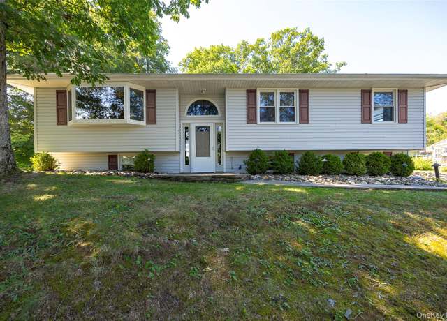 Property at 43 Briarcliff Ave, Poughkeepsie, NY 12603, 3 beds, 1.5 baths