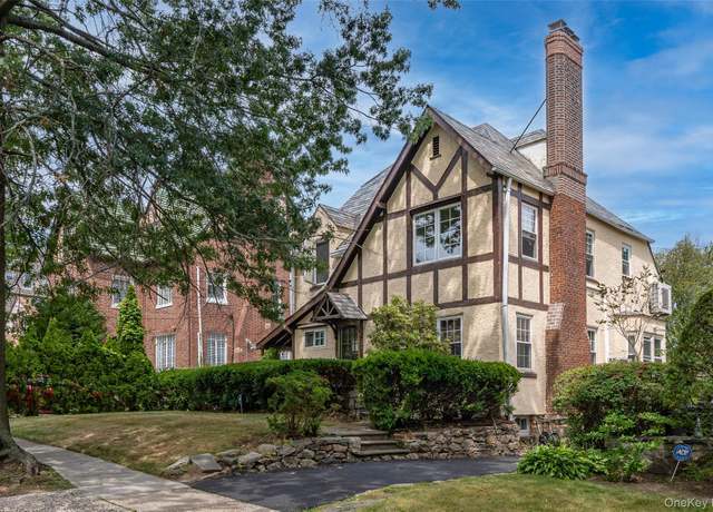 Property at 117 E Cedar St, Mount Vernon, NY 10552, 4 beds, 4.5 baths