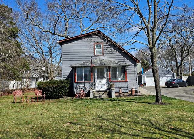 Property at 31 Miller Ave, Center Moriches, NY 11934, 3 beds, 2 baths