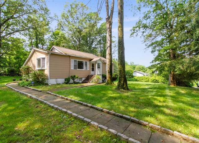 Property at 7 Cobblestone Ln, Cortlandt Manor, NY 10567, 3 beds, 2 baths