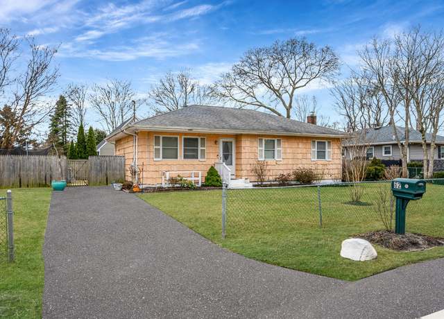 Property at 62 Beaver Dam Rd, Bellport, NY 11713, 3 beds, 2.5 baths