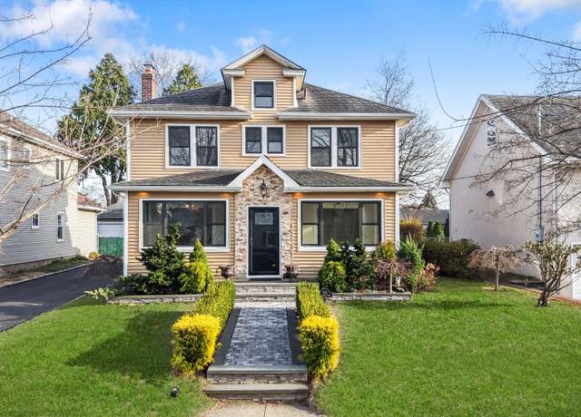 Property at 213 Pomander Rd, Mineola, NY 11501, 4 beds, 1.5 baths