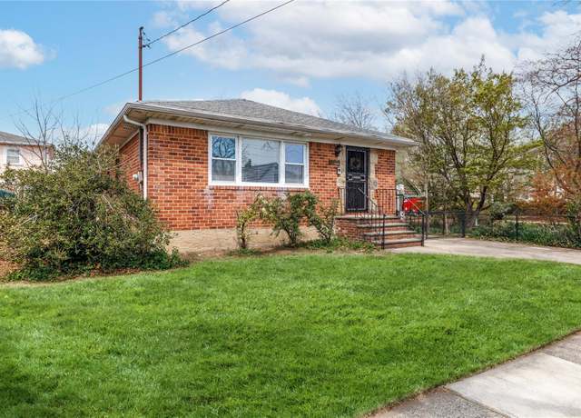 Property at 262-09 82 Ave, Floral Park, NY 11004, 3 beds, 1 bath