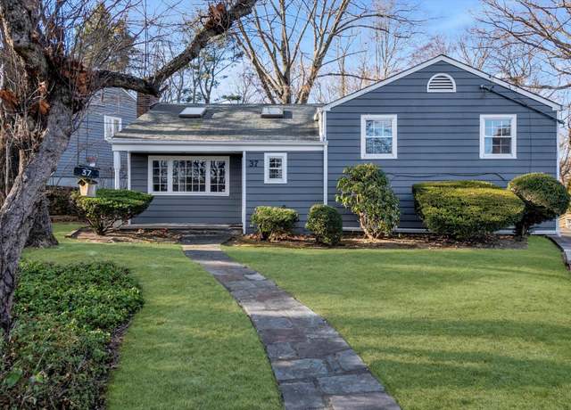 Property at 37 Beacon Dr, Port Washington, NY 11050, 3 beds, 2 baths