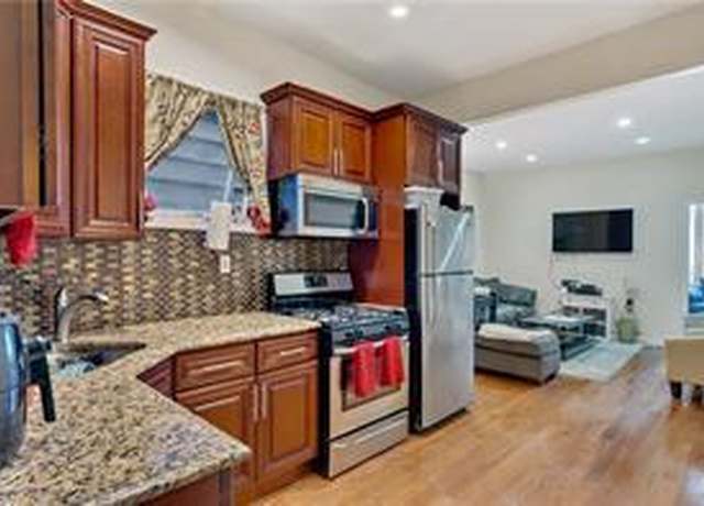 Property at 637 E 241st St, Bronx, NY 10470, 6 beds, 4 baths