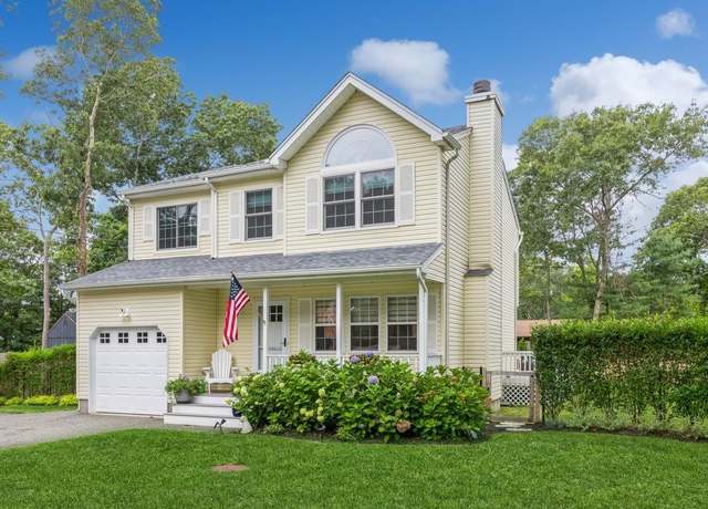 Property at 1 Re Ct, Hampton Bays, NY 11946, 4 beds, 2.5 baths