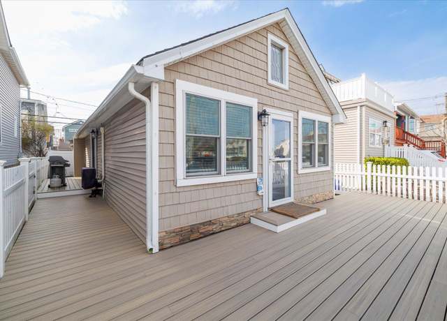 Property at 323 New York Ave, Long Beach, NY 11561, 2 beds, 1 bath