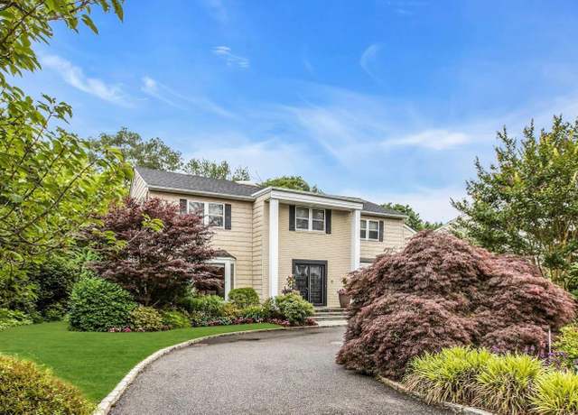 Property at 74 Woods Dr, Roslyn, NY 11576, 5 beds, 4.5 baths
