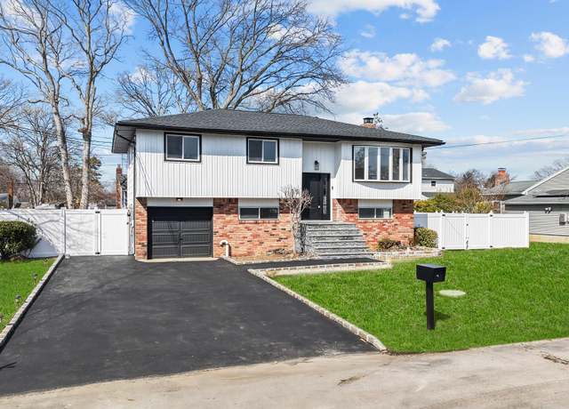 Property at 19 State St, West Babylon, NY 11704, 5 beds, 2 baths
