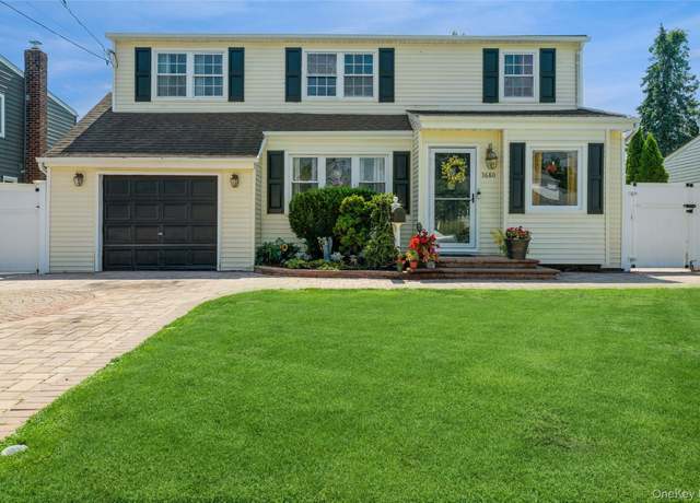 Property at 3680 Stokes Ave, Bethpage, NY 11714, 6 beds, 2 baths