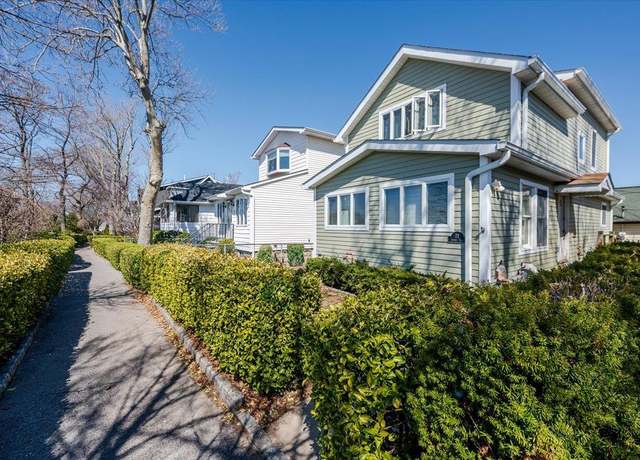 Property at 72 Indian Trl #72, Bronx, NY 10465, 3 beds, 2.5 baths