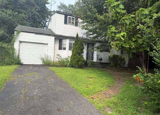 Property at 2816 Rhode Island Ave, Medford, NY 11763, 6 beds, 2 baths