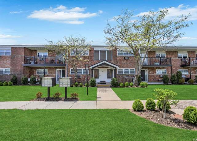 Property at 14 Ivy St Unit 2B, Farmingdale, NY 11735, 1 bath