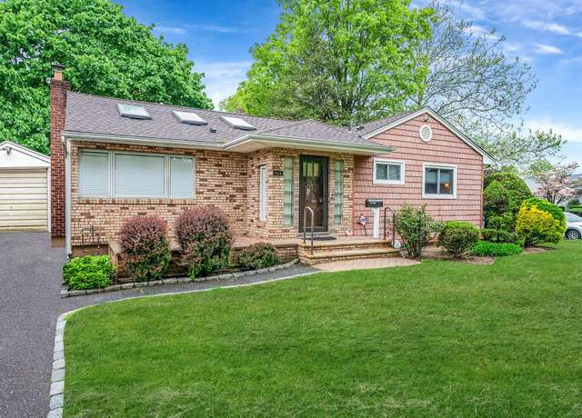 Property at 444 Glenwood Ln, East Meadow, NY 11554, 3 beds, 2 baths