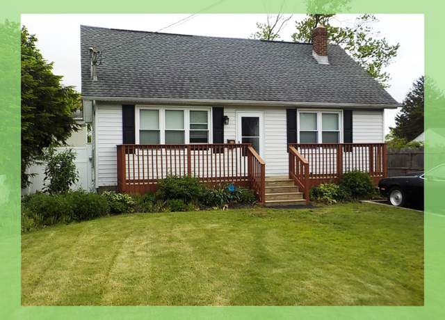 Property at 40 Roosevelt Ave, Islip, NY 11751, 3 beds, 2 baths