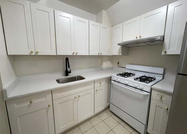 Property at 4260 Colden St Unit 4B, Flushing, NY 11355, 2 beds, 2 baths