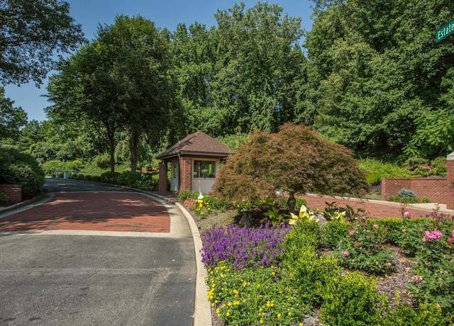 Property at 284 Sparrow Dr, Manhasset, NY 11030, 3 beds, 3.5 baths