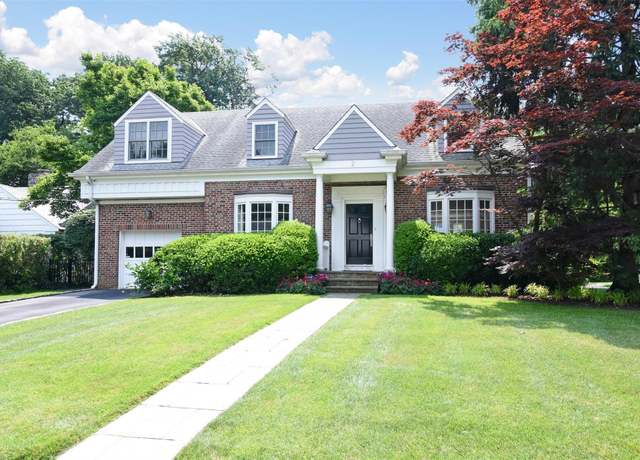 Property at 2 Hazen St, Pelham, NY 10803, 5 beds, 2.5 baths