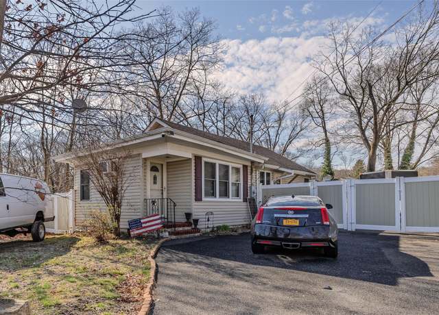 Property at 8 Olive Rd, Rocky Point, NY 11778, 2 beds, 1 bath