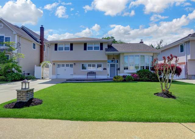 Property at 3236 Waterbury Dr, Wantagh, NY 11793, 4 beds, 3 baths