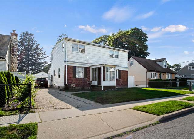 Property at 550 Armond St, Uniondale, NY 11553, 5 beds, 3 baths