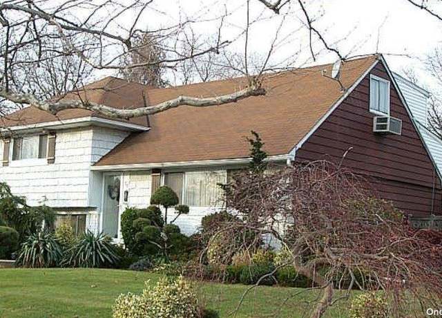 Property at 78 Concord Ave, Oceanside, NY 11572, 3 beds, 3.5 baths