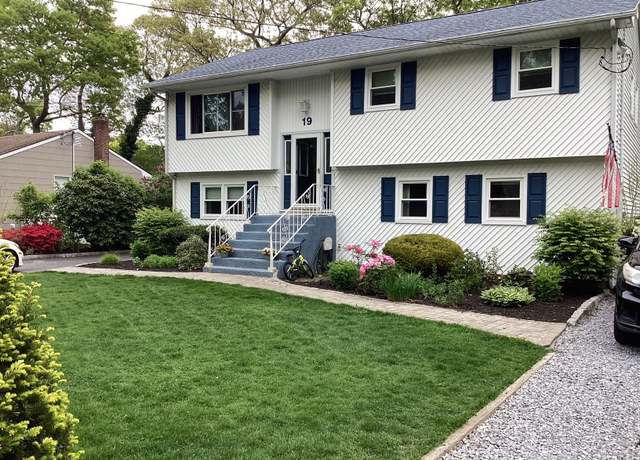 Property at 19 Holiday Blvd, Center Moriches, NY 11934, 5 beds, 2 baths