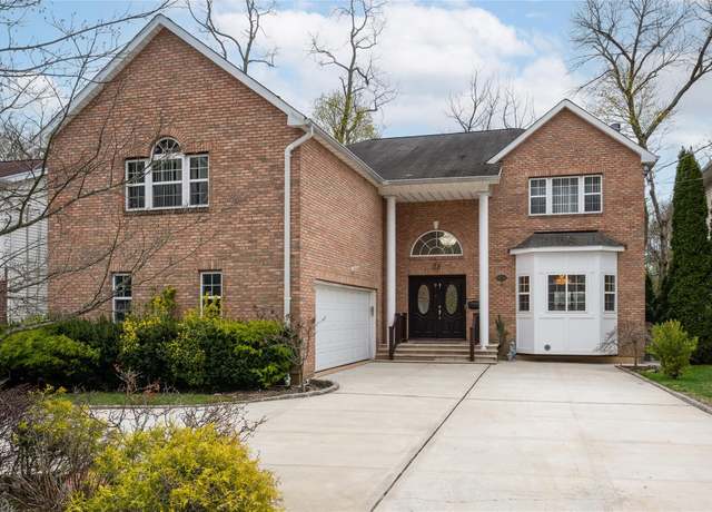 Property at 88 George St, Roslyn, NY 11577, 6 beds, 4.5 baths