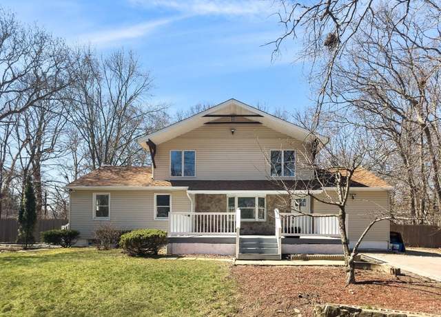 Property at 36 Arbutus Ct, Ronkonkoma, NY 11779, 7 beds, 3 baths