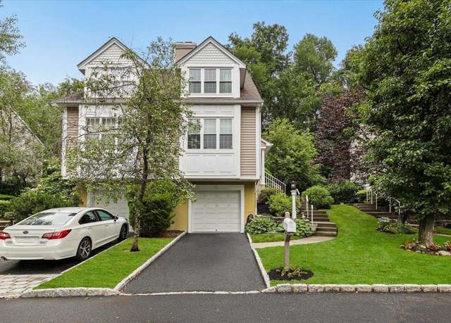 Property at 12 Tall Tulip Ln, Yonkers, NY 10710, 2 beds, 2.5 baths