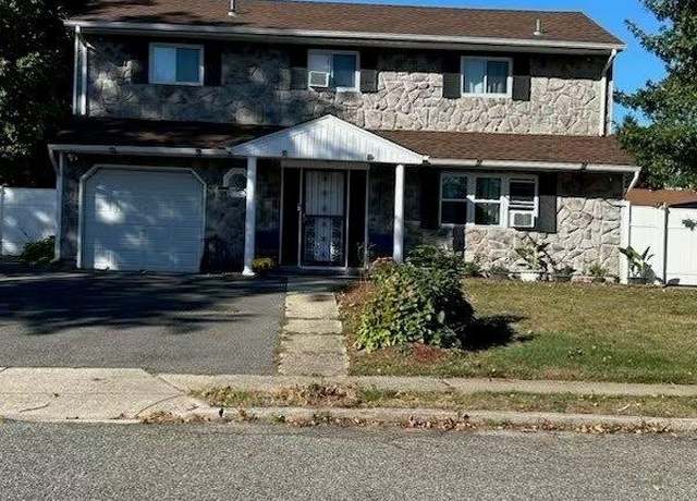 Property at 136 Acorn Ave, Central Islip, NY 11722, 6 beds, 2 baths