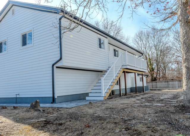 Property at 159 E Farmingdale St, Islip Terrace, NY 11752, 5 beds, 2 baths
